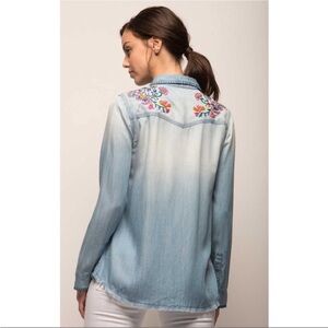 New Jachs Girlfriend Embroidered Denim Button Down Snaps Shirt Size Small